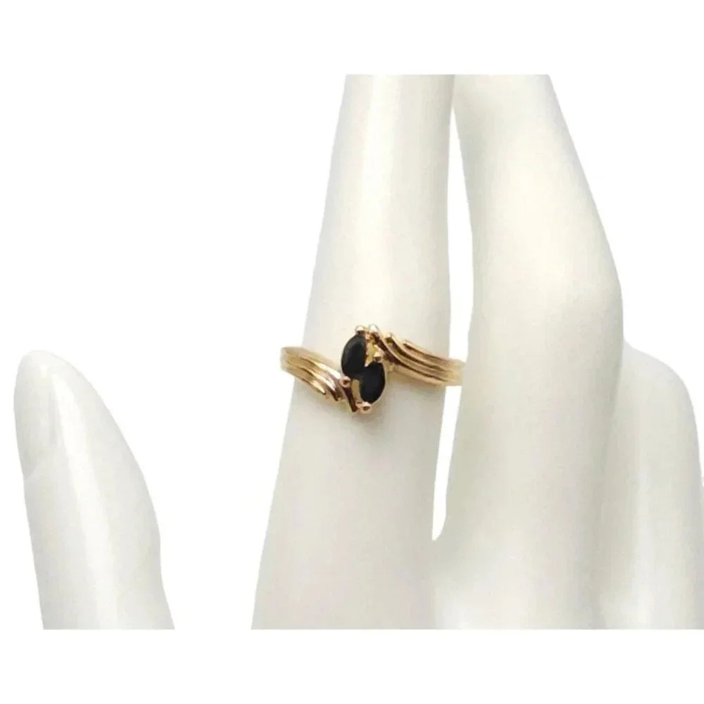 Dark Blue Topaz Rhinestone Cocktail Ring Gold Tone Size 7 Vintage